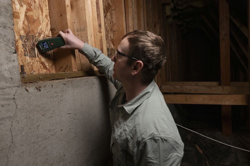 MO50A_Crawlspace_Exposed_Wood_Screen