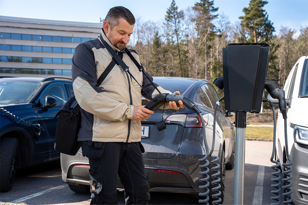 EV86-T2_EV_Charger_Neck_Strap