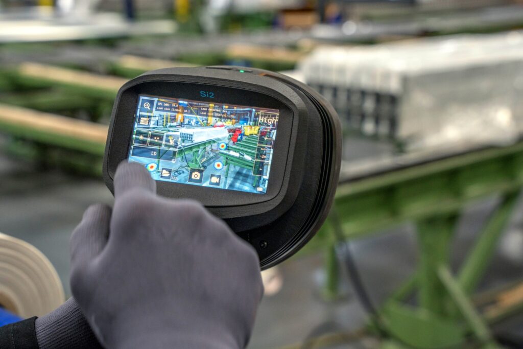 FLIR Si2-ld-manufacturing-plant-close-up-back-low