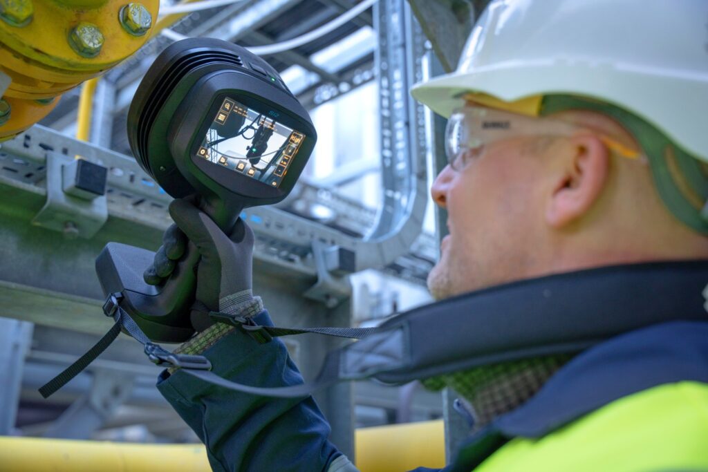 FLIR Si2-ld-ng-power-plant-close-up-back-high