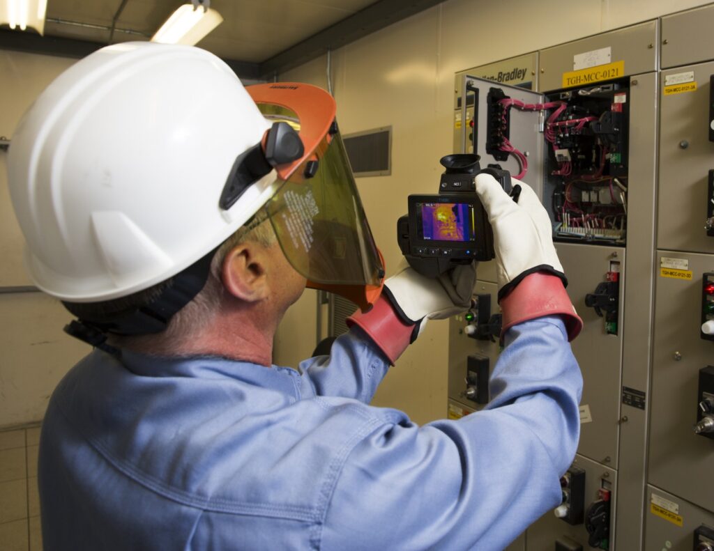 flir-t1k-highend-waermebildkamera-indoor-panel