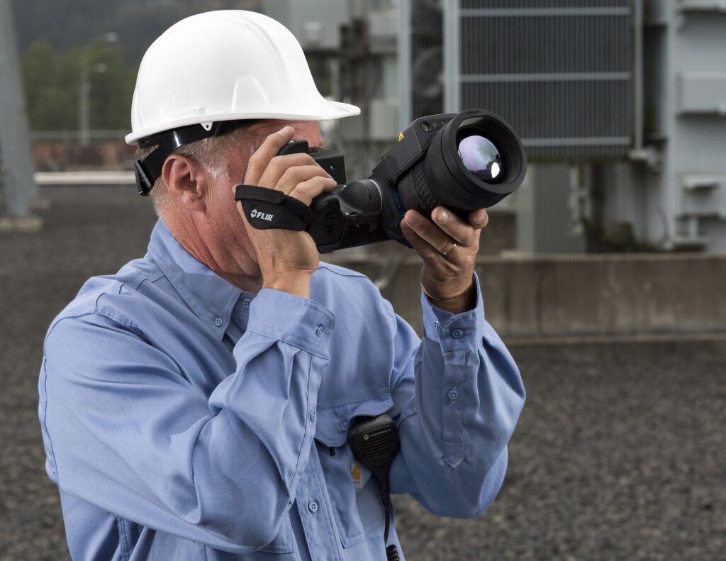flir-t1k-highend-waermebildkamera-viewfinder-use2