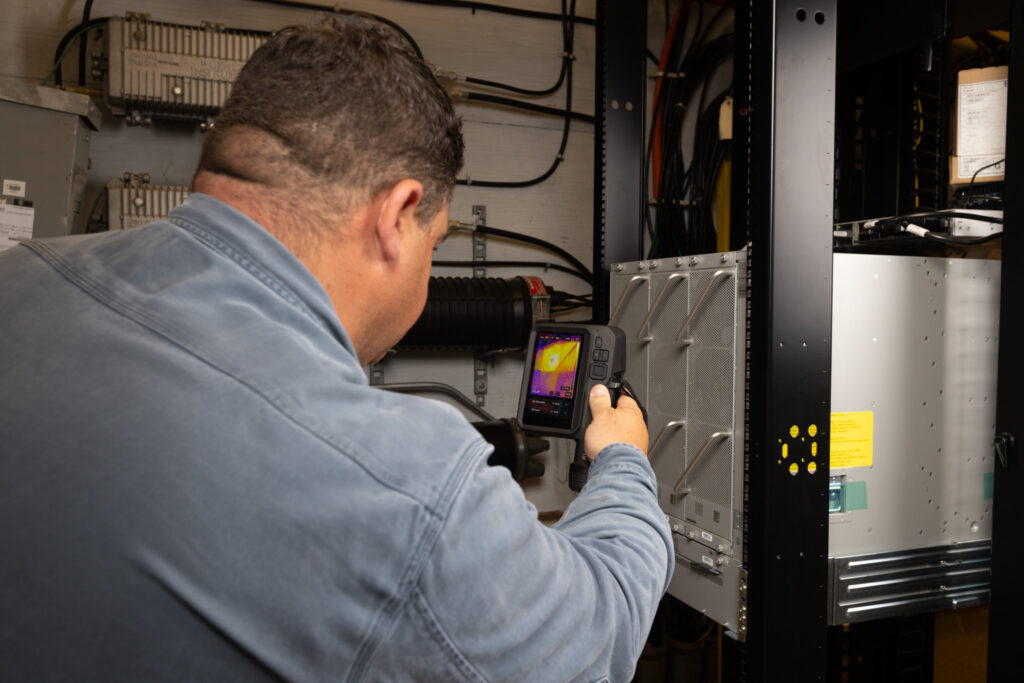 flir-ixx-app-datacenter-inspection-thermal