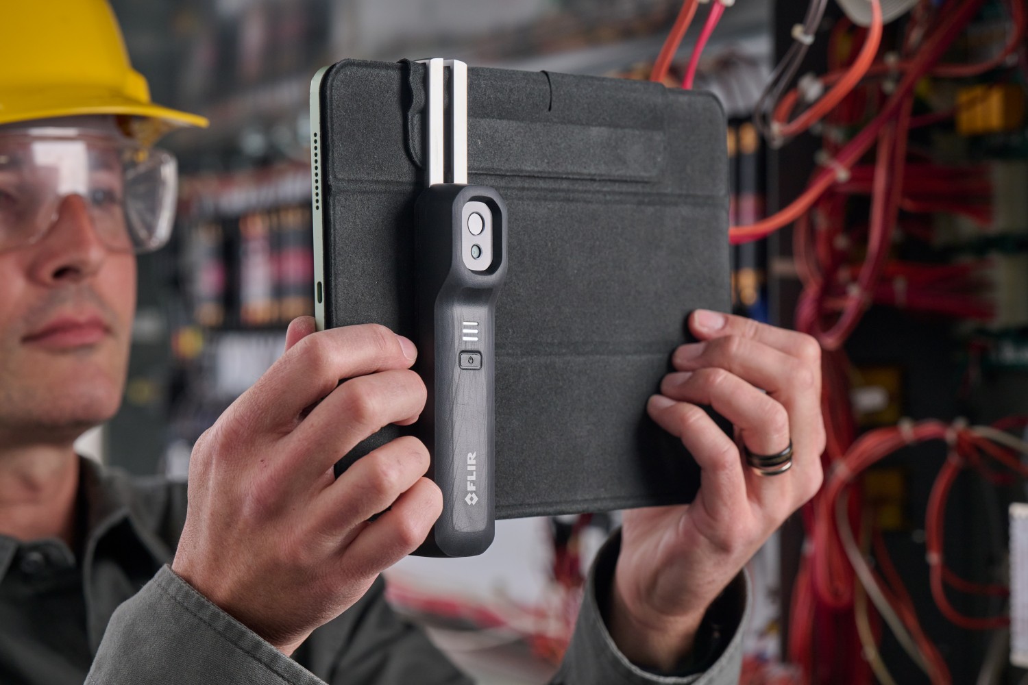 flir-one-edge-pro_tablet